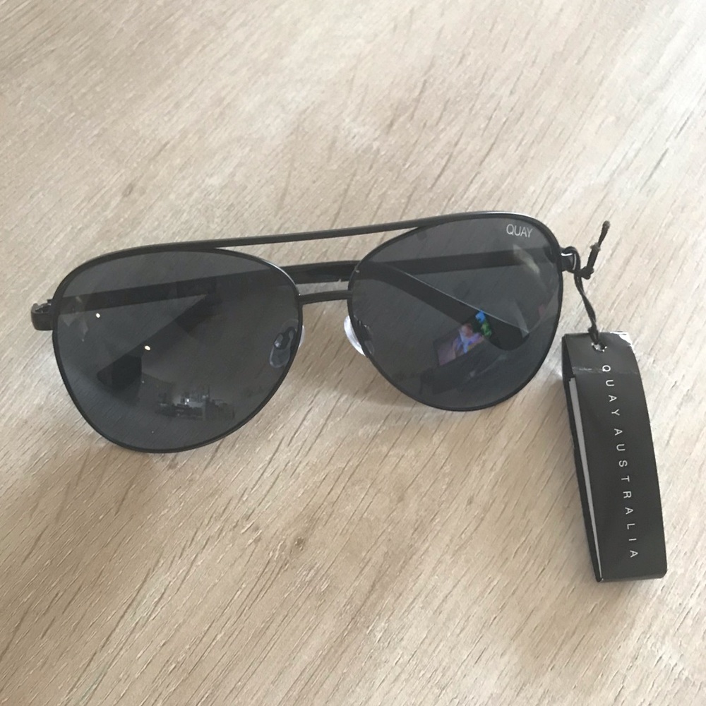 NWT black Quay Australia sunglasses aviators